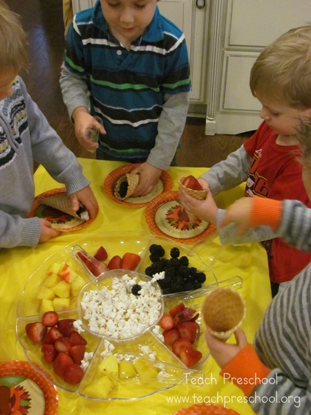 Our Thanksgiving Feast in preschool - Teach Preschool