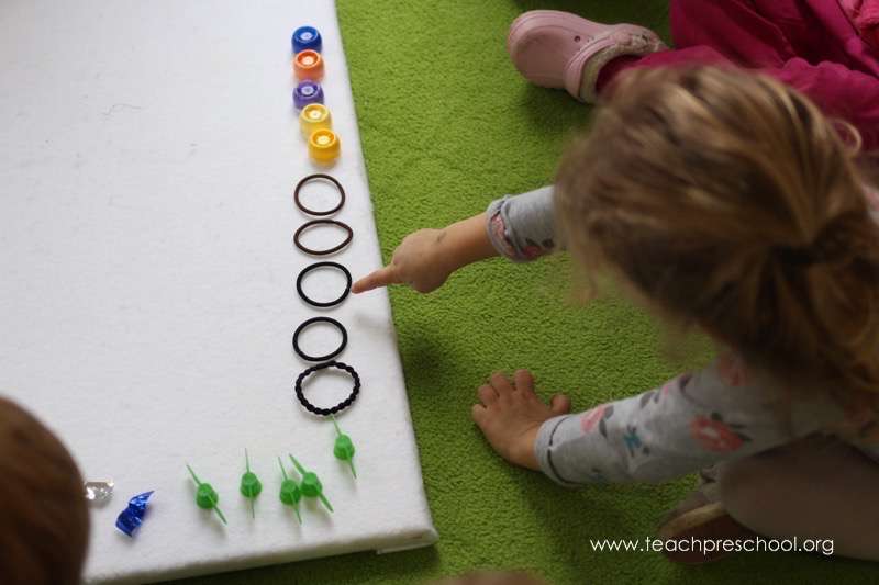 Learn more about Loose Parts Math and Math Bags at Teach Preschool!